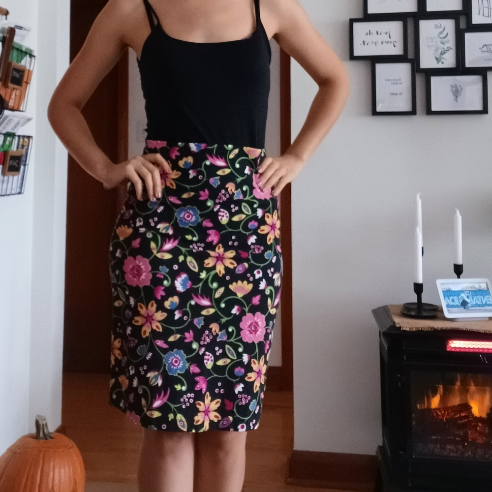 ⚡️SALE⚡️Vintage Floral Pencil Skirt - Picture 5 of 9